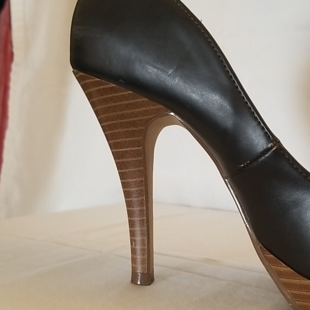 High Heels - Picture 4 of 5